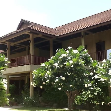 Phutawanchomdow Hotel Tha Li Buitenkant foto