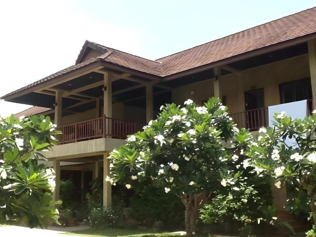 Phutawanchomdow Hotel Tha Li Buitenkant foto