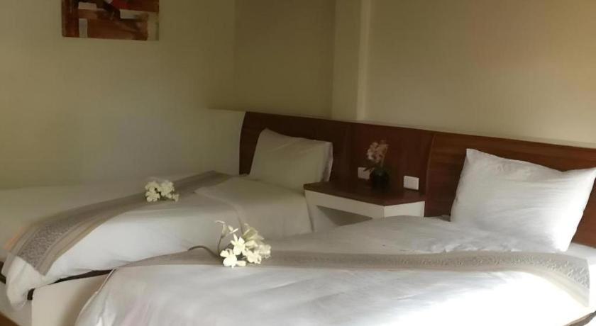 Phutawanchomdow Hotel Tha Li Buitenkant foto